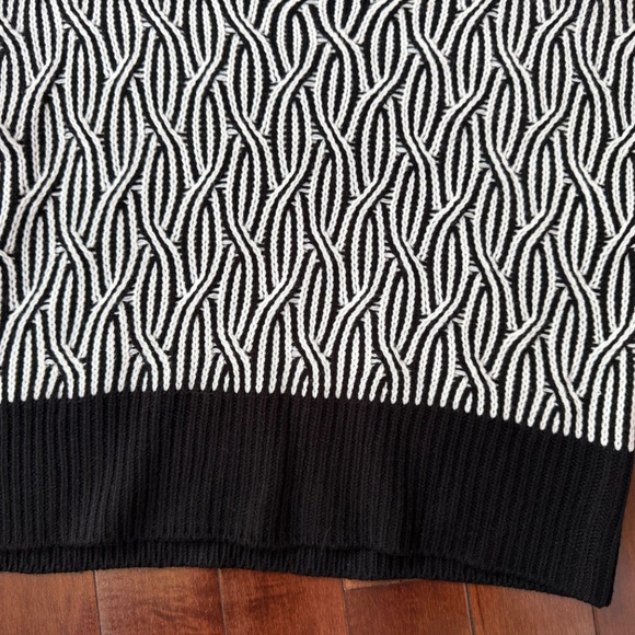 NYC Knits Black & White Mini Braid Pattern Cropped Crewneck Sweater, size Large - Picture 5 of 7
